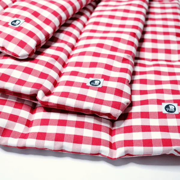 Details von Matte für Hunde Modell Wanderlust in Karo rot-weiß